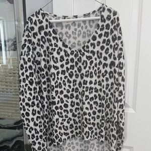 Splendid Black and White Leopard Print Blouse